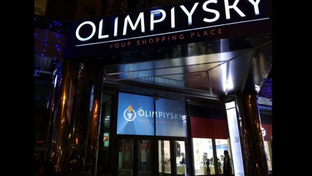 ekran-obratnoy-proektsii-dlya-torgovogo-kompleksa-olimpiyskiy-1.jpg